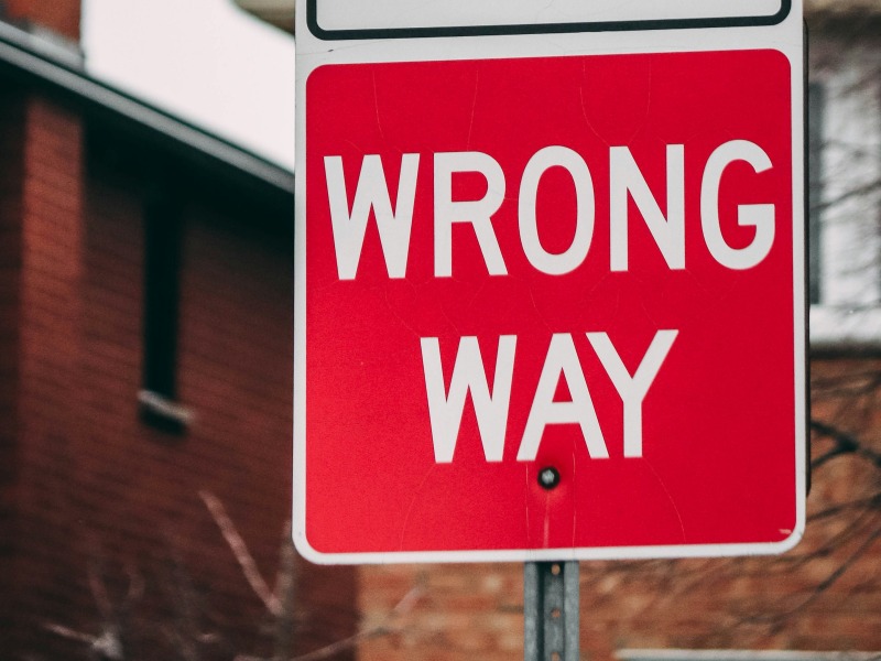 'Wrong way' road sign